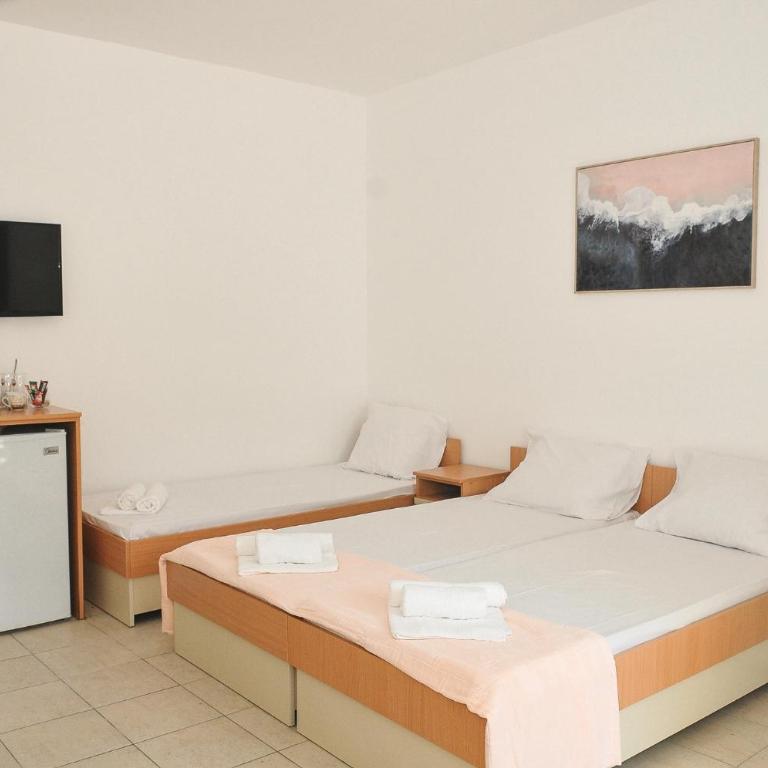 Guest House Marković - Quadruple Room with Private Bathroom - 11