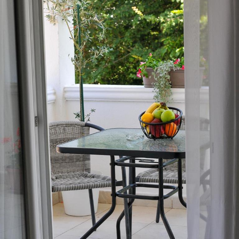 Guest House Marković - Triple Room with Private Bathroom - 16