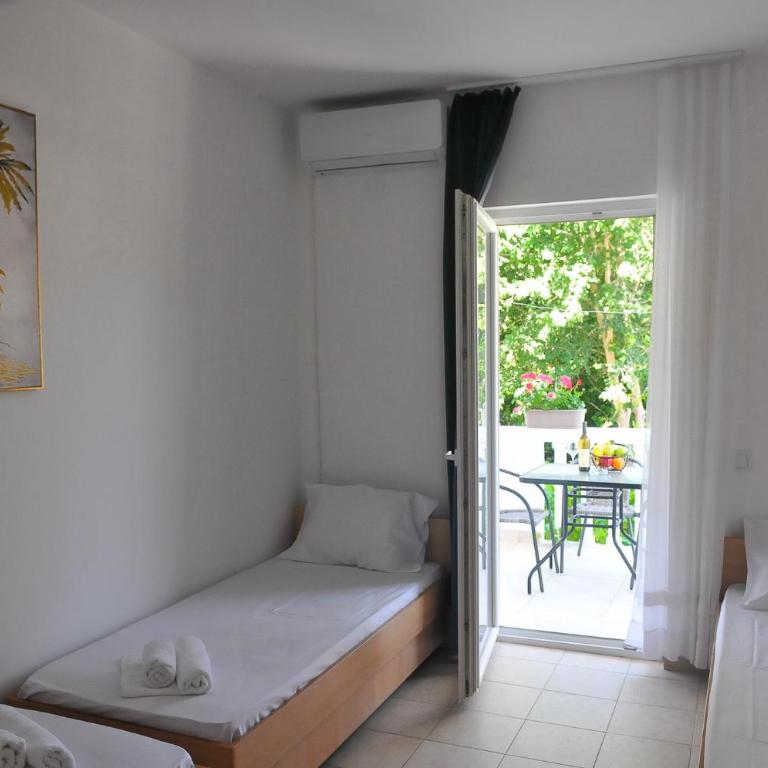 Guest House Marković - Triple Room with Private Bathroom - 9