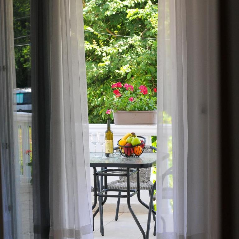 Guest House Marković - Triple Room with Private Bathroom - 5
