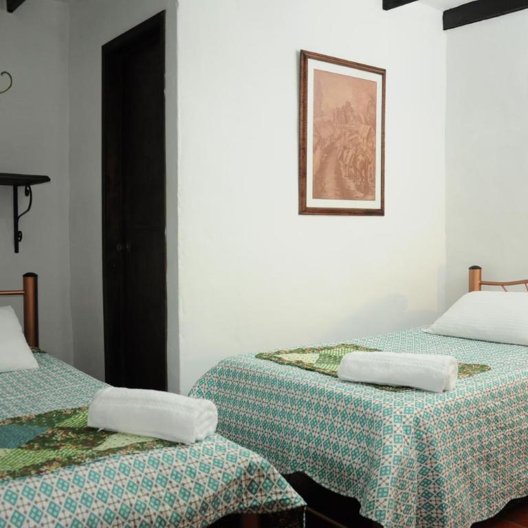 Hospedaje La Casona - Habitación Doble con baño - 2 camas - 1