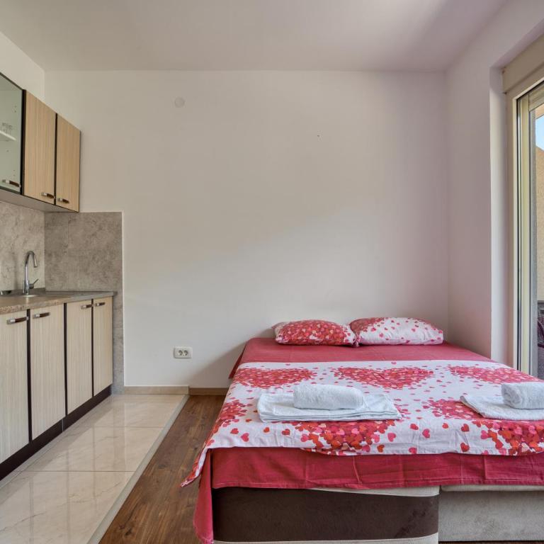 Apartmani Čukić Rafailovići - Studio sa Balkonom - 5