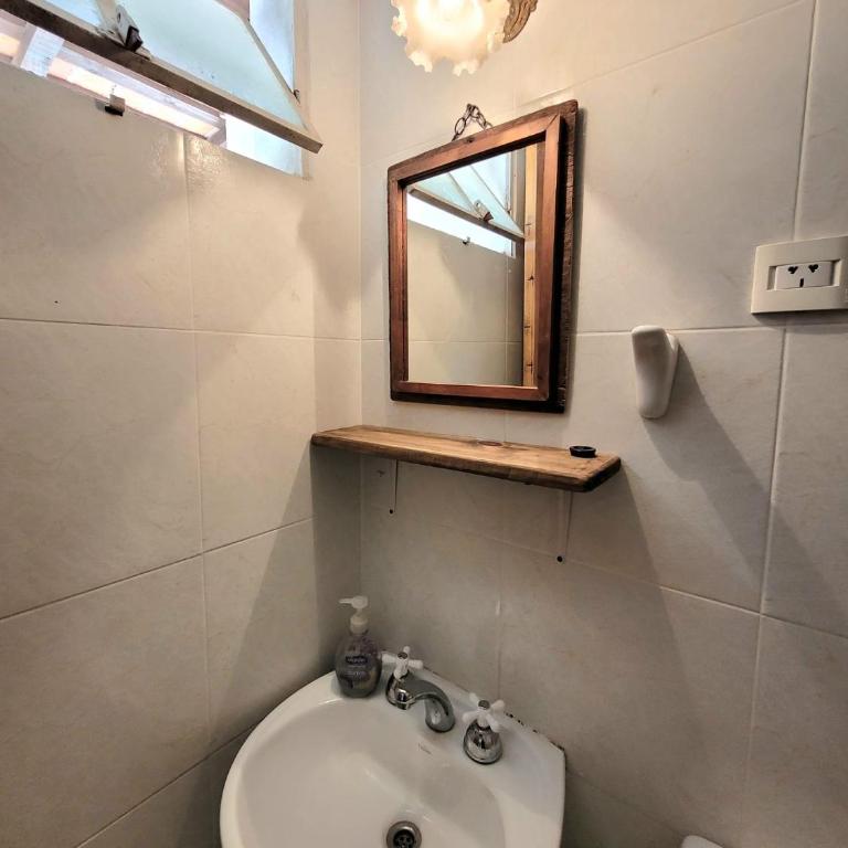 Hostal Antigua Casa Criolla - Quadruple Room with Private Bathroom - 1