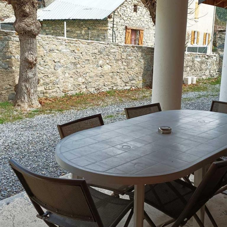 Jausiers : T3 de 50m² avec terrasse, piscine, animaux admis - Appartement 2 Chambres - 9