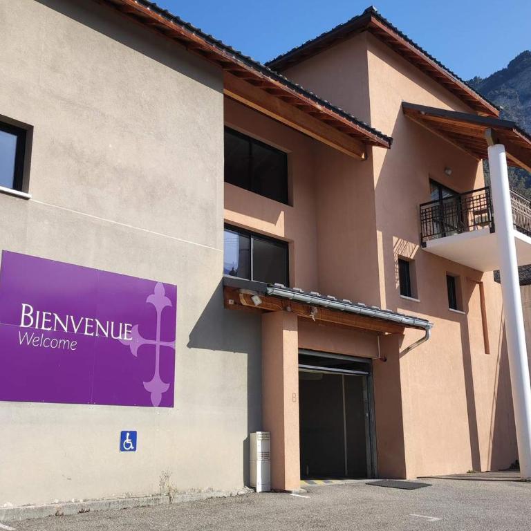 Jausiers : T3 de 50m² avec terrasse, piscine, animaux admis - Appartement 2 Chambres - 13