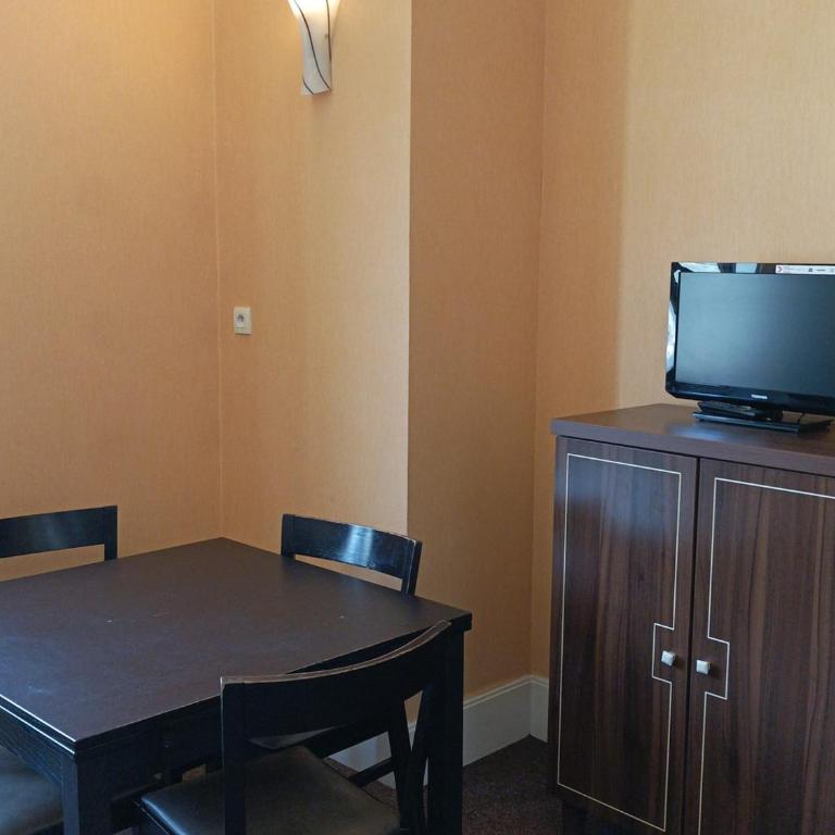 Appartement T3 dans château avec piscine et WIFI, animaux admis, 6 personnes - Apartment mit 2 Schlafzimmern - 2