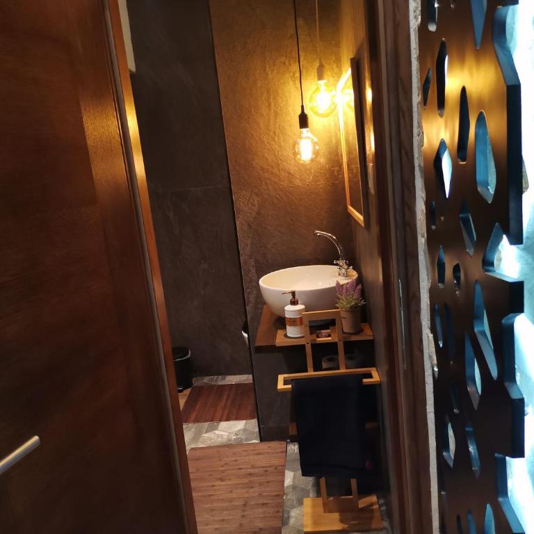 Studio Apartman Black & White Centar Sarajevo free parking - One-Bedroom Apartment - 32