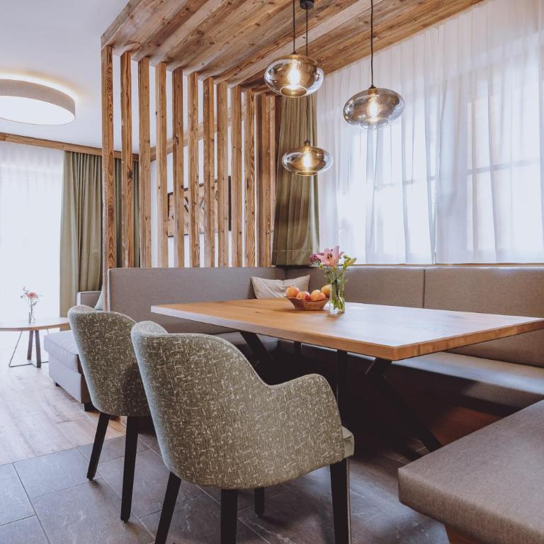 ZAGLGUT Premium Hotel & Chalets, Zell am See-Kaprun - Wellness & Infinity Pool, Air Conditioning, Panoramic Views & Summer Card Included - Chalet mit 3 Schlafzimmern, Sauna und Außenbadewanne - 13