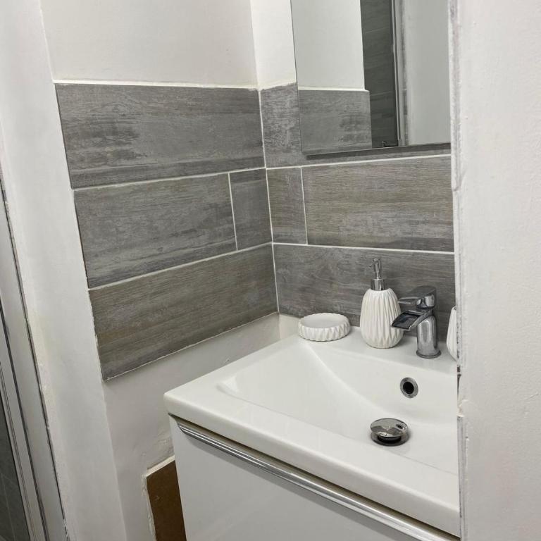 Beau studio dans résidence calme avec parking gratuit - Apartment mit 1 Schlafzimmer - 7