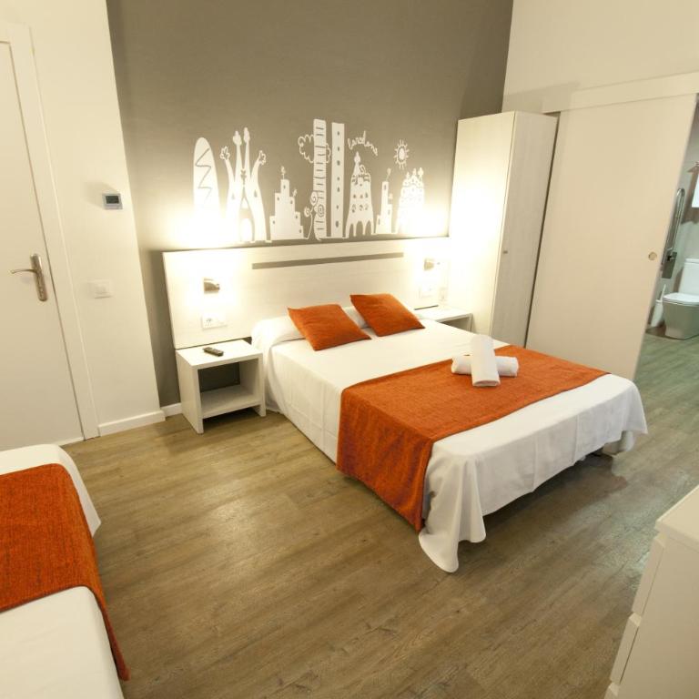 Hostal Live Barcelona - Triple Room - 3