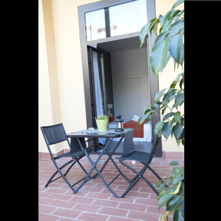 Hostal Live Barcelona - Superior Double or Twin Room with Terrace - 26