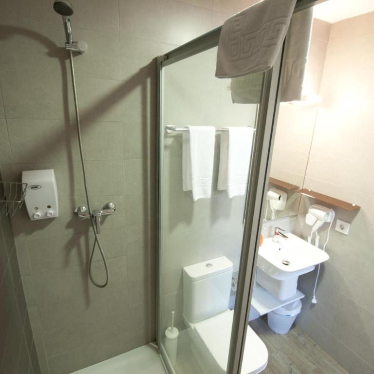 Hostal Live Barcelona - Double or Twin Room - 30