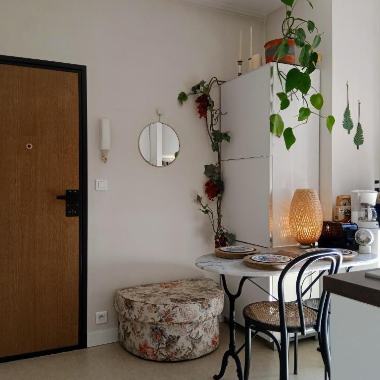 PARIS AUTHENTIC HOUSE Small, bright and calm studio - Studio - 27