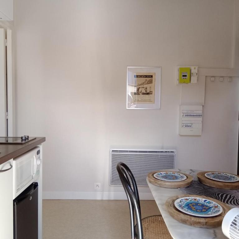 PARIS AUTHENTIC HOUSE Small, bright and calm studio - Studio - 10