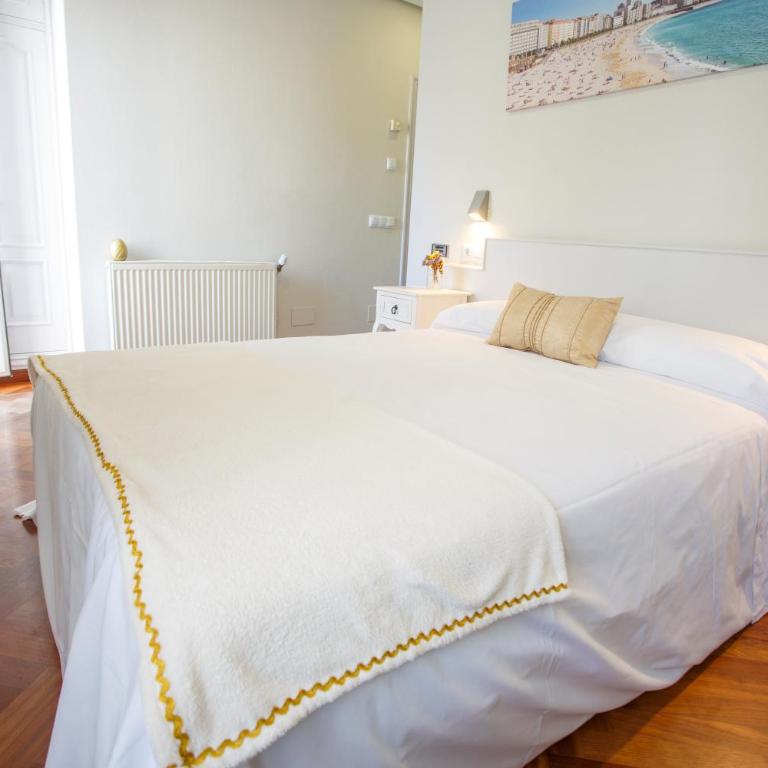 Hostal Costa Coruña - Habitación Doble con baño privado - 2