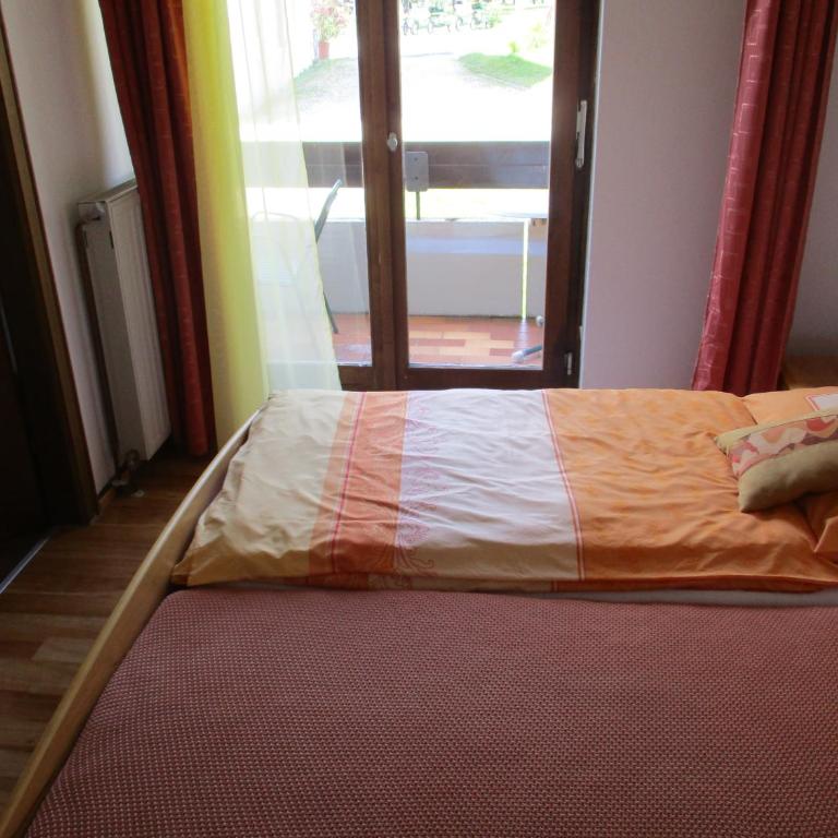 Gästehaus Leo - Doppelzimmer mit Gartenblick - 3