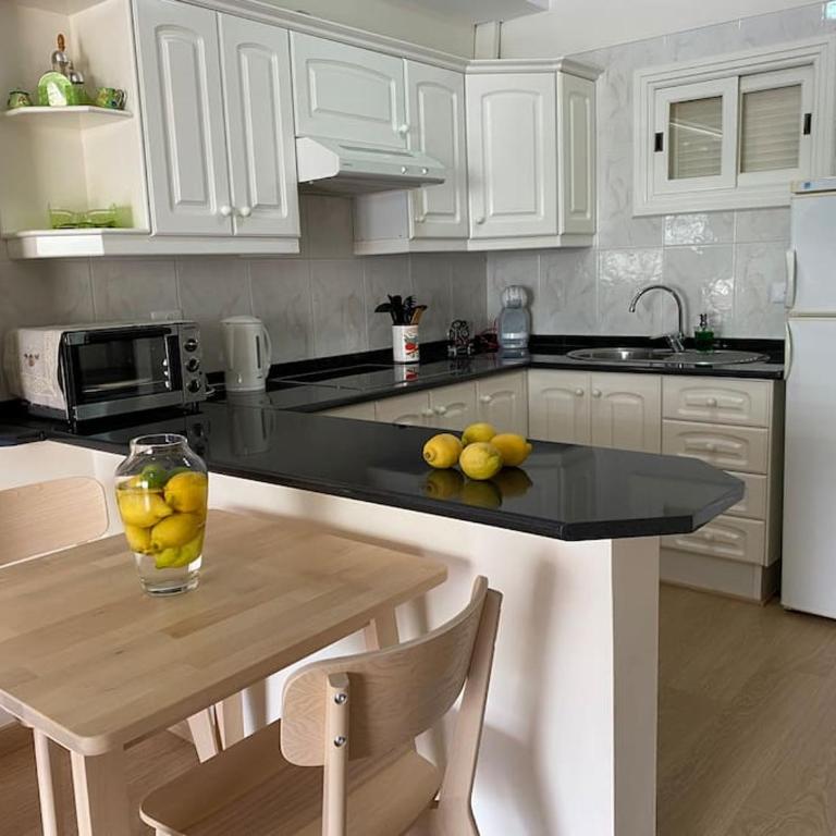 Luminoso apartamento con terraza y piscina - Apartamento de 1 dormitorio - 16