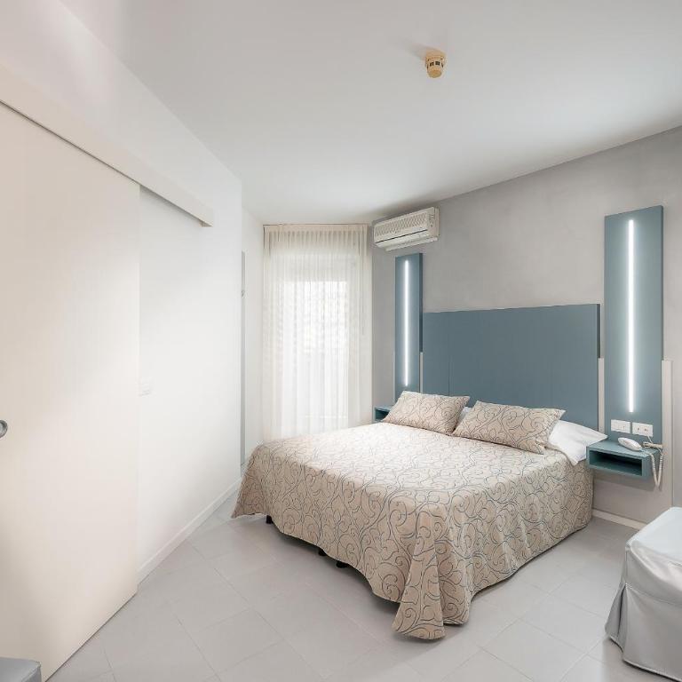 Hotel Marisa - Camera Matrimoniale con Balcone e Vista Mare - 3