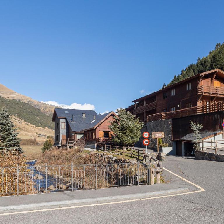 Dúplex con Parking en el Corazón de Incles I AndStay HUT17488 - Chalet de 2 dormitorios - 40