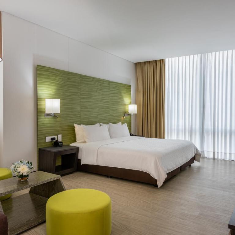 Holiday Inn Express - Cartagena Bocagrande by IHG - Habitación Superior con cama extragrande - 3