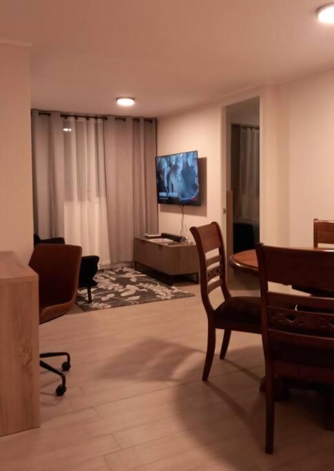 Comodo Departamento en Santiago Centro - Two-Bedroom Apartment - 13