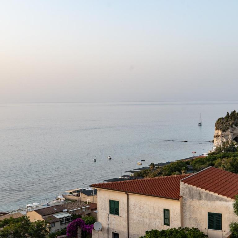 Residenza Luce Sul Mare - Double Room with Balcony and Sea View - 2