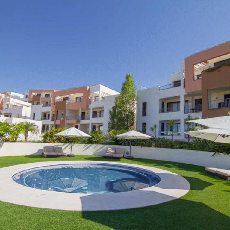 Luxury Spa Resort Marbella 2 bedroom 3 beds sauna gym pools jacuzzi - Apartamento de 2 dormitorios - 15
