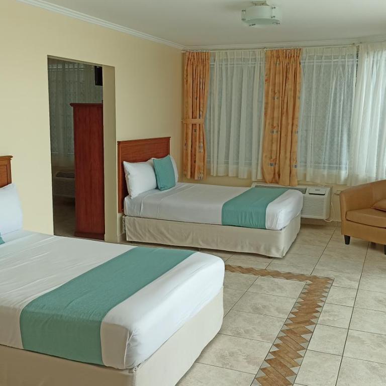 Hotel El Marqués - Quadruple Room - 5