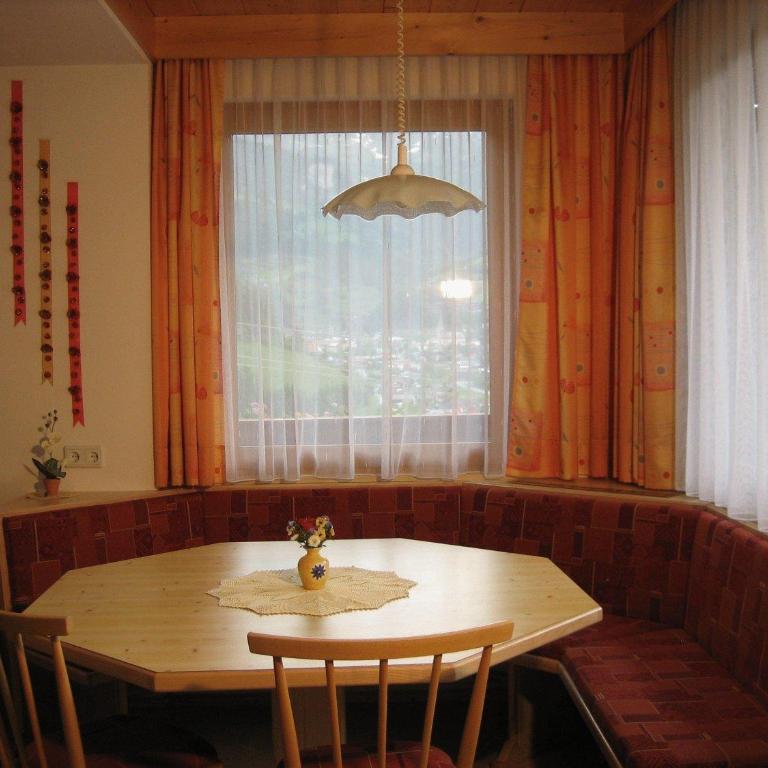 Ferienwohnungen Pötscher Maria - Deluxe Apartment mit 2 Schlafzimmern und Balkon - 1