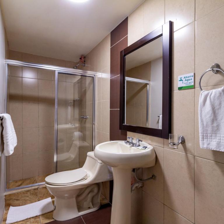 Hotel Majestic 2 by HHG - Habitación Individual con baño privado - 10