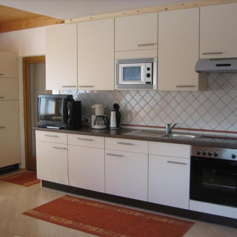 Ferienwohnungen Pötscher Maria - Deluxe Apartment mit 2 Schlafzimmern und Balkon - 3