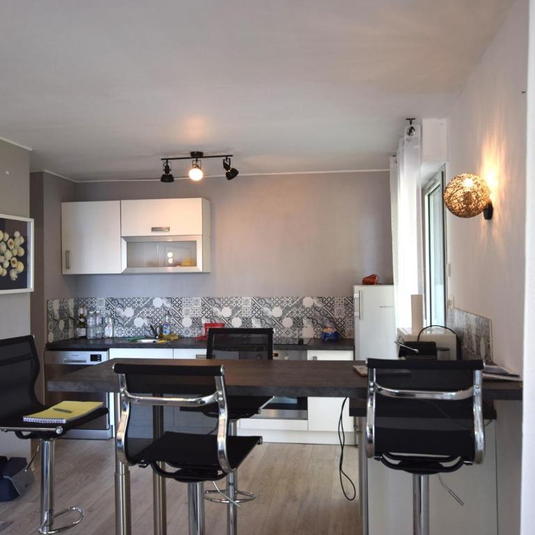 Appartement moderne avec balcon à Évian-les-Bains - Apartamento de 2 dormitorios - 2