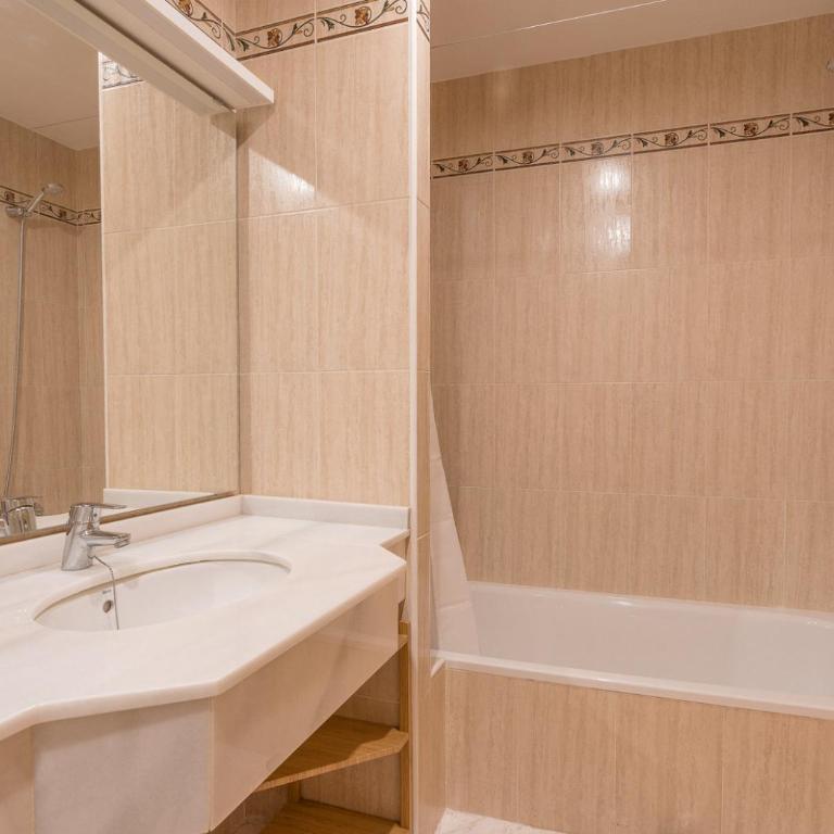 Blue Marine Gardens I with Pool - Two-Bedroom Apartment - 16