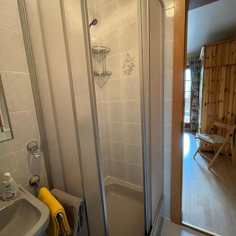 Haus Seebach - Doppel-/Zweibettzimmer mit Balkon - 6