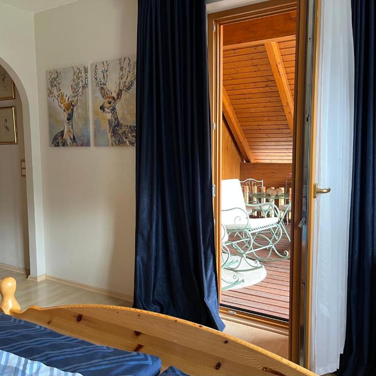 Haus Seebach - Doppelzimmer mit Balkon - 2