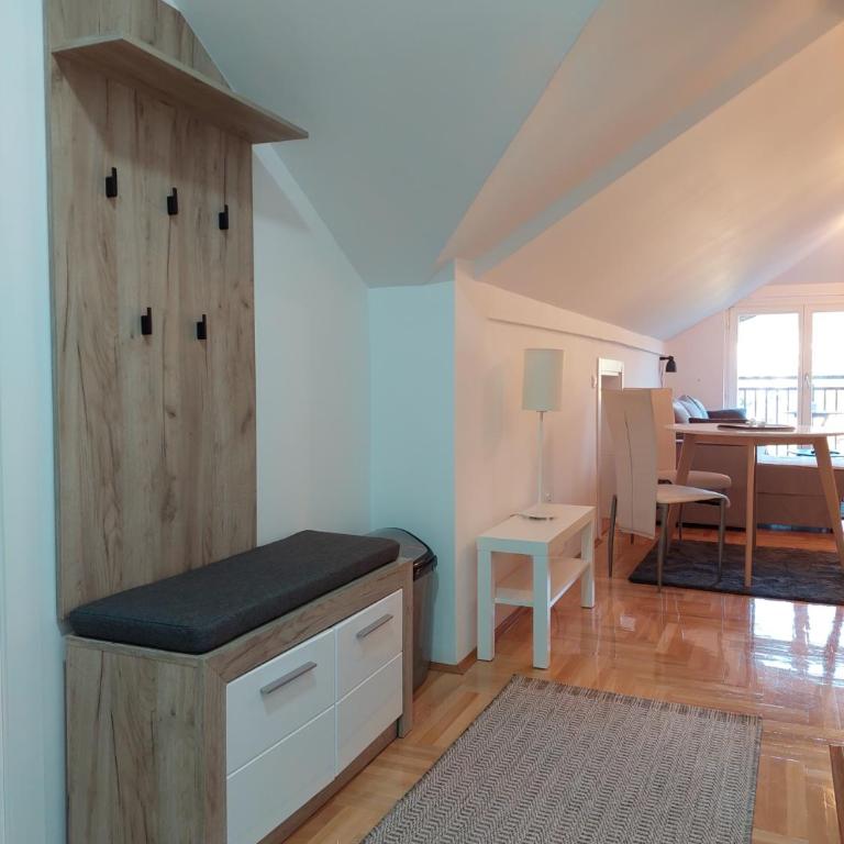 Promenada View Snežnik - One-Bedroom Apartment - 9
