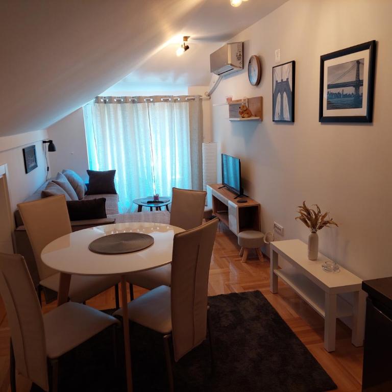 Promenada View Snežnik - One-Bedroom Apartment - 10