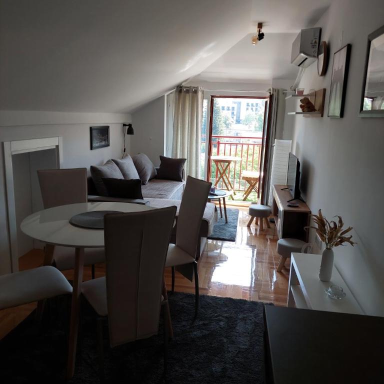 Promenada View Snežnik - One-Bedroom Apartment - 6