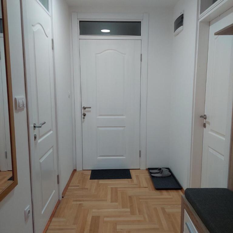 Promenada View Snežnik - One-Bedroom Apartment - 24