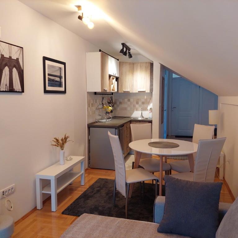 Promenada View Snežnik - One-Bedroom Apartment - 12