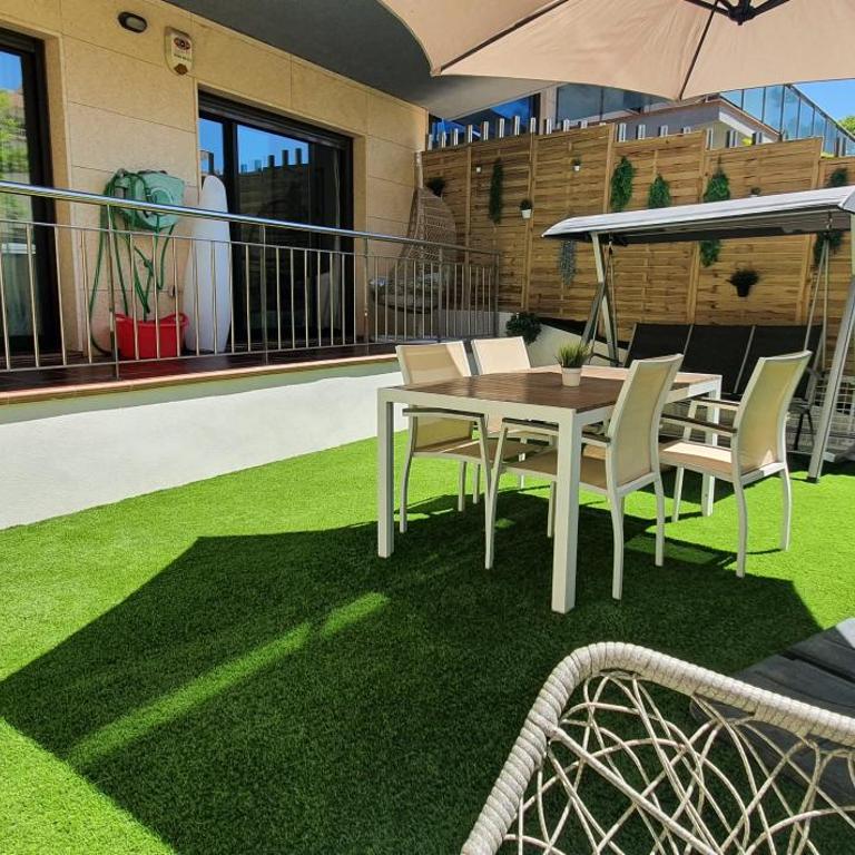 Apartamento con jardín y piscina - Apartamento de 2 dormitorios - 2