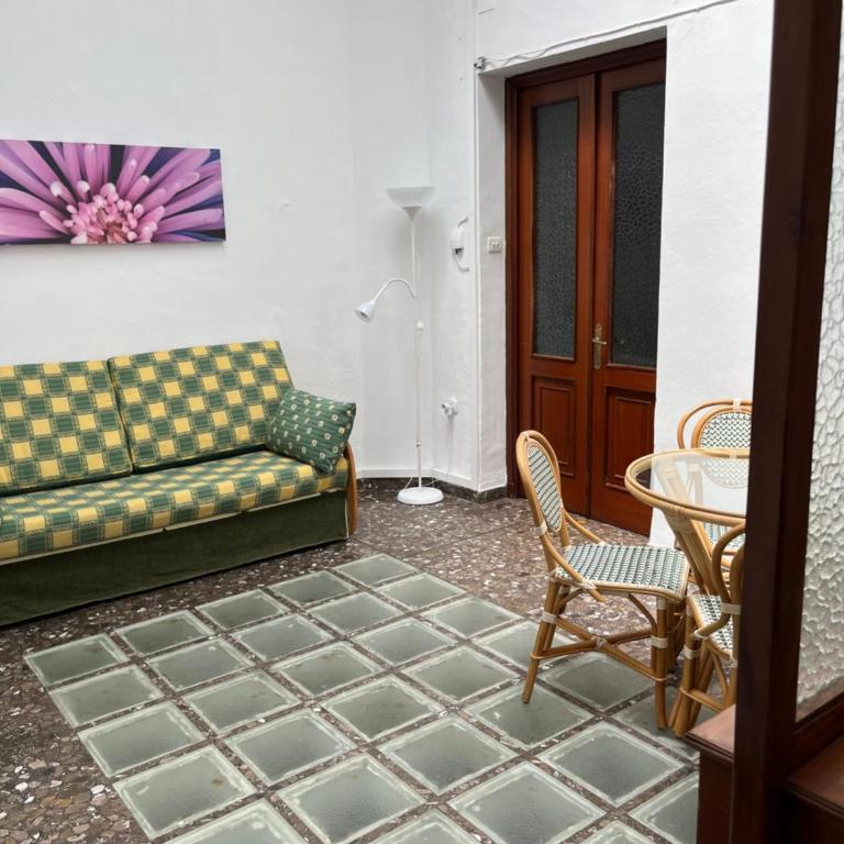 Bonito piso Cádiz zona playa de la caleta - Three-Bedroom Apartment - 5