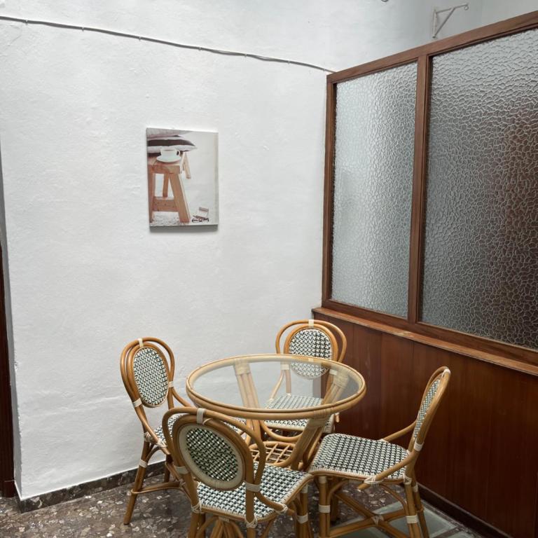 Bonito piso Cádiz zona playa de la caleta - Three-Bedroom Apartment - 6