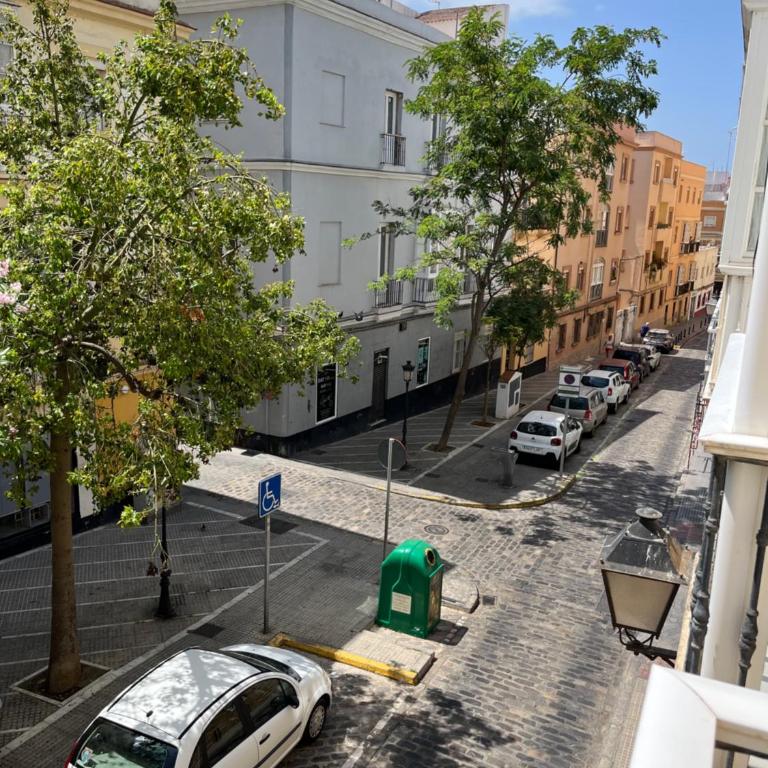 Bonito piso Cádiz zona playa de la caleta - Three-Bedroom Apartment - 3