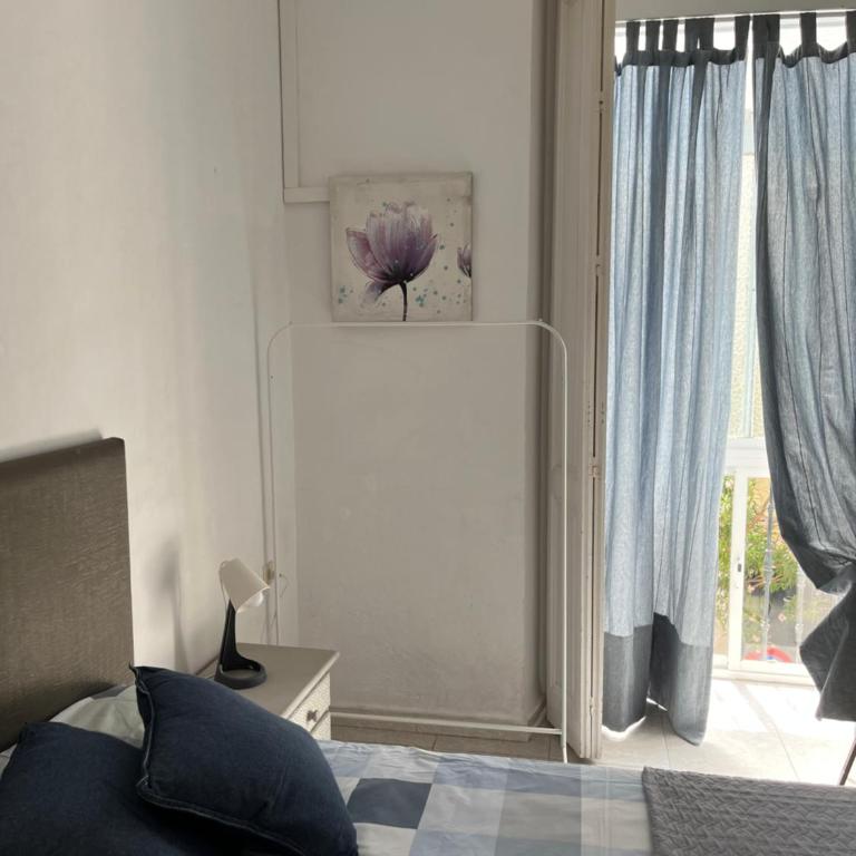 Bonito piso Cádiz zona playa de la caleta - Three-Bedroom Apartment - 11