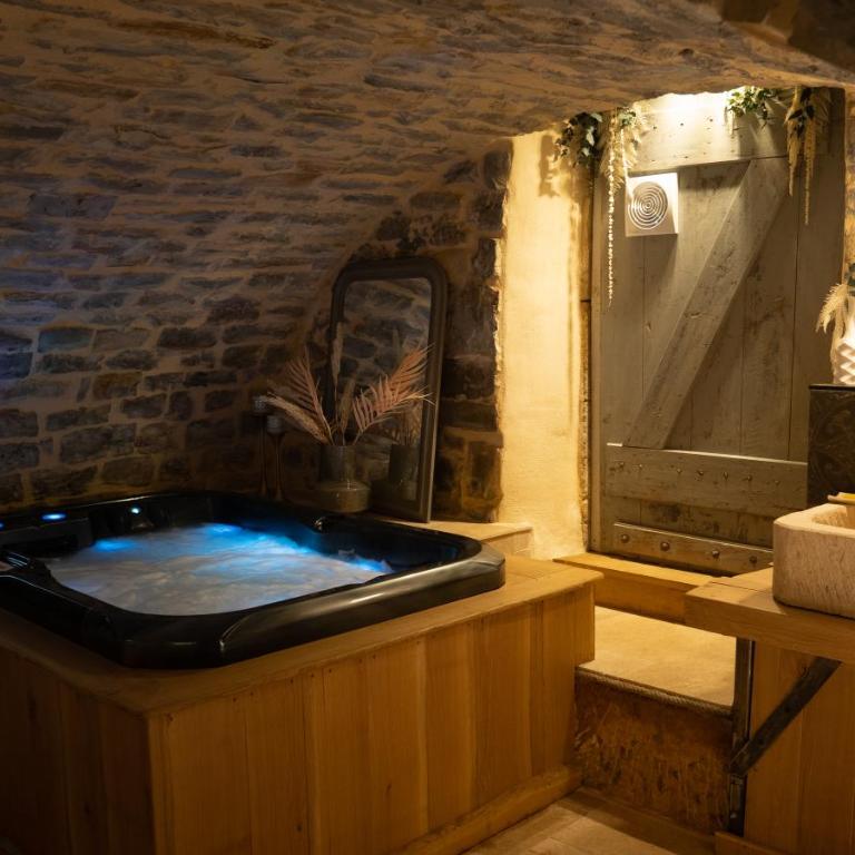Hébergement insolite avec jacuzzi privatif Millau - Appartement Supérieur - 13