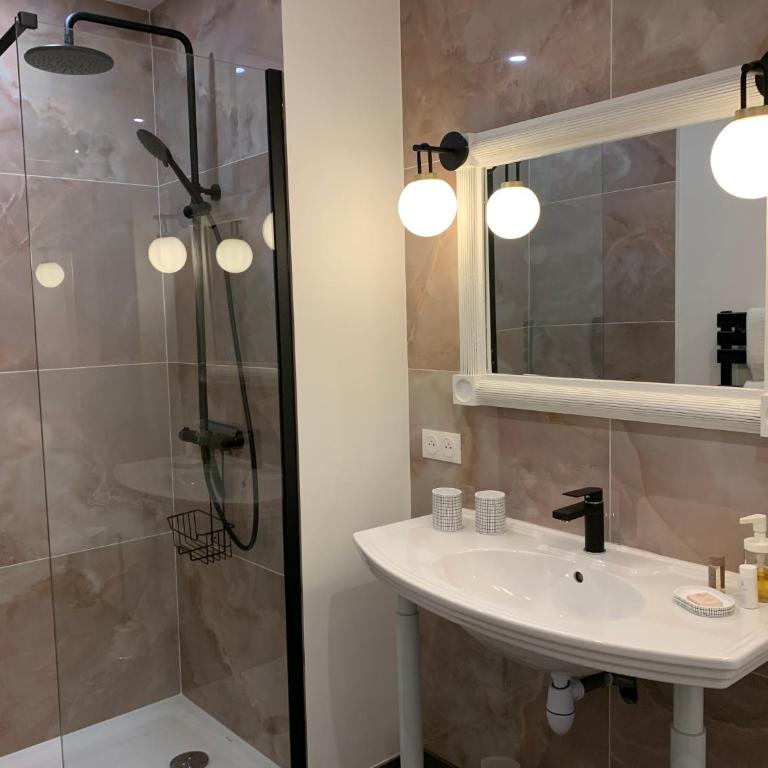 Lumineux 2 pièces Vieil Antibes - Appartement Supérieur - 13
