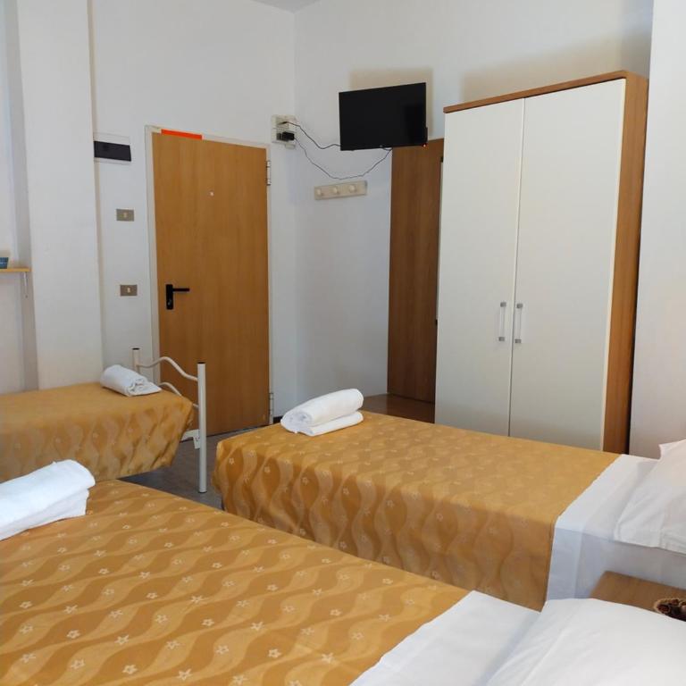 Hotel Goldene Rose - Dreibettzimmer - 1