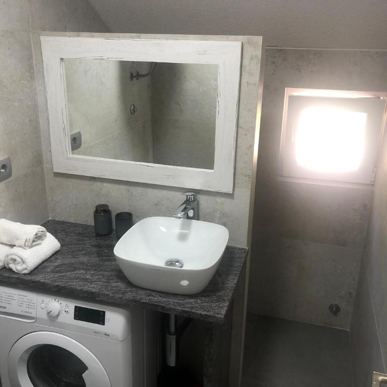 Seafront Apartments House 44 Private Balcony Old Town View - Studio with Sea View - 15
