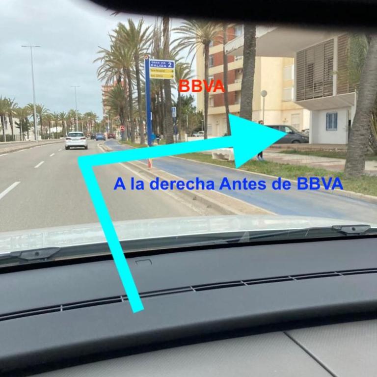 La Manga km 0, pisos estudios - planta baja - 100m de la playa - studio flats - ground floor - 100m from the beach, cada con bicis & tabla SUP, piscina & pádel & tenis & más - each with bikes & SUP board, pool & paddle & tennis & more - Apartamento de 1 dormitorio - 47